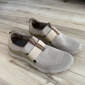 Earth Origins Tanvi Knit Trail Slip On Sneaker Sand White Fabric Size 10